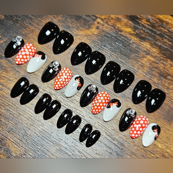 Custom Handcrafted Press On Set -Short Almond - NWOT - Picture 3 of 9